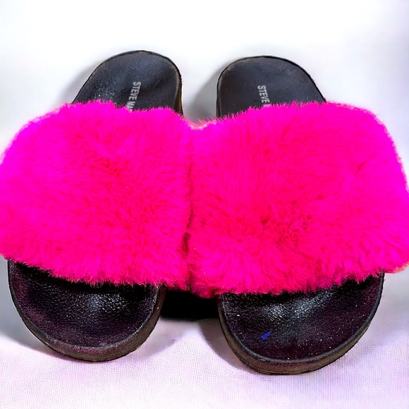 Steve Madden Fuzzy Slides - Picture 1 of 4